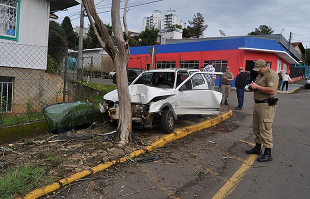 Padre sofre grave acidente em Caçador