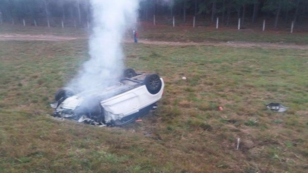 Carro e trator se envolvem em acidente na BR-116