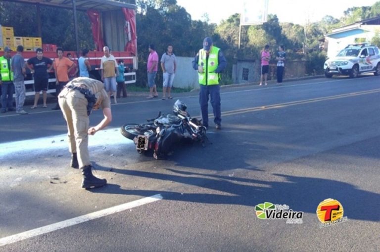 Jovem de 19 anos morre em acidente envolvendo moto e caminhão na SC 135, em Videira