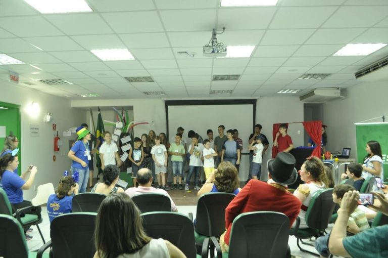 Alunos apresentam trabalhos desenvolvidos no Espaço Maker do SESI em Joaçaba