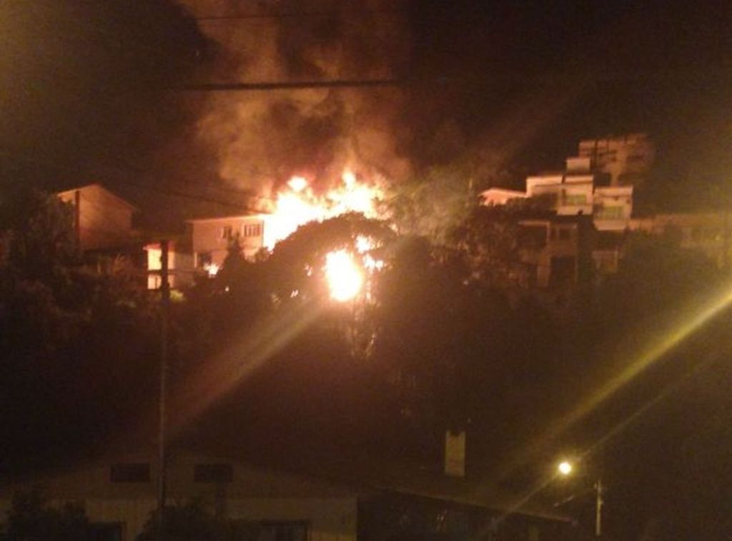 Casa é destruída por incêndio em Herval d’ Oeste
