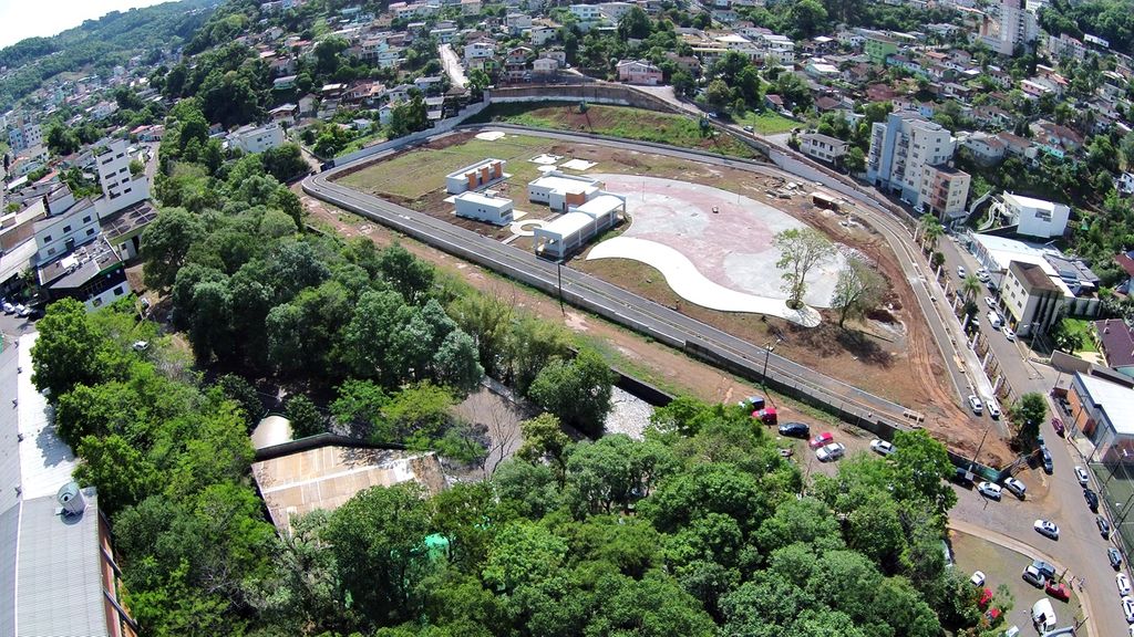 Andrade Construções assina contrato última etapa do Parque Municipal de Joaçaba