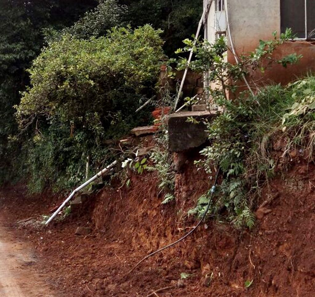 Família registra Boletim de Ocorrência depois que casa fica em risco por conta de obra da prefeitura