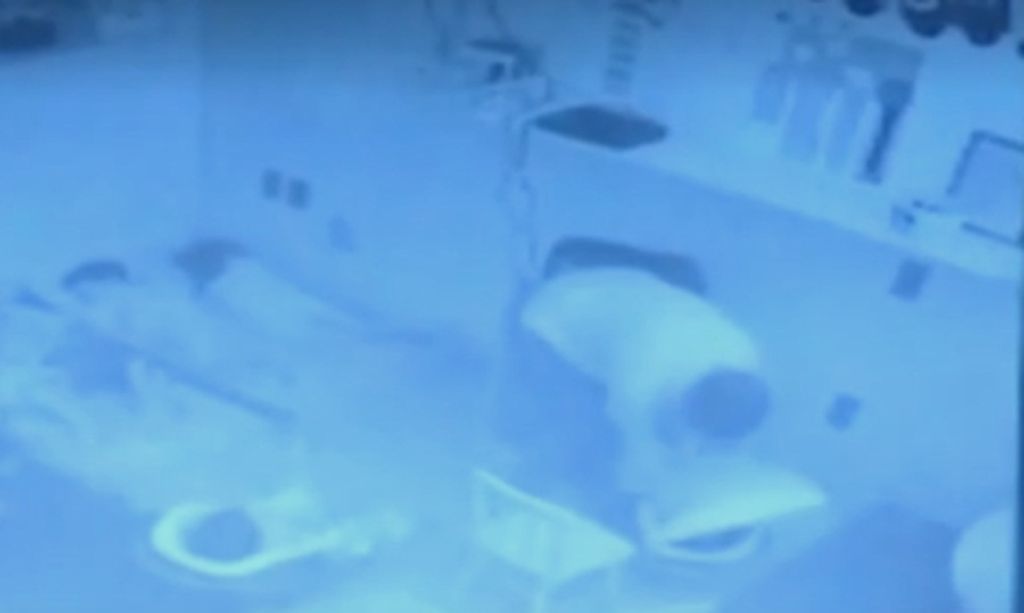 Professora é presa suspeita de tentar asfixiar uma criança de 2 anos com um travesseiro em creche no RS