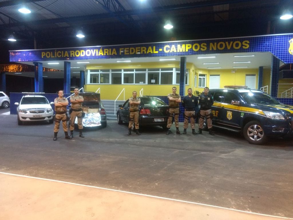 PM e PRF apreendem 580Kg de camarão na BR 282 em Campos Novos