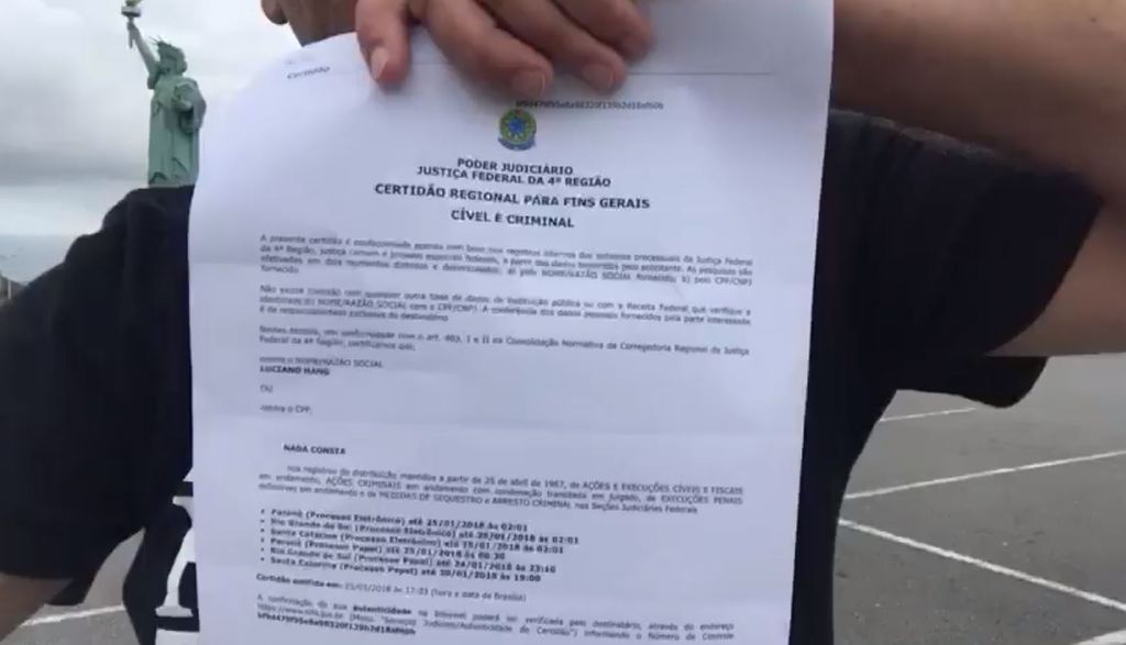 Luciano Hang posta vídeo mostrando ficha criminal com “nada consta” após protesto de integrantes do PT