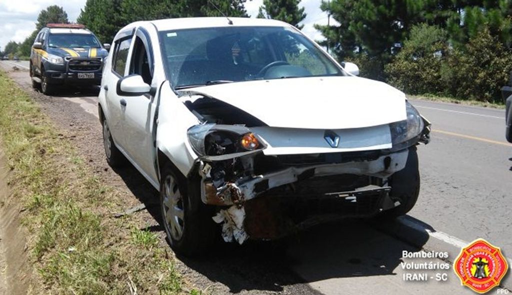 Bombeiros atendem saída de pista na BR 282 próximo ao Trevão de Irani