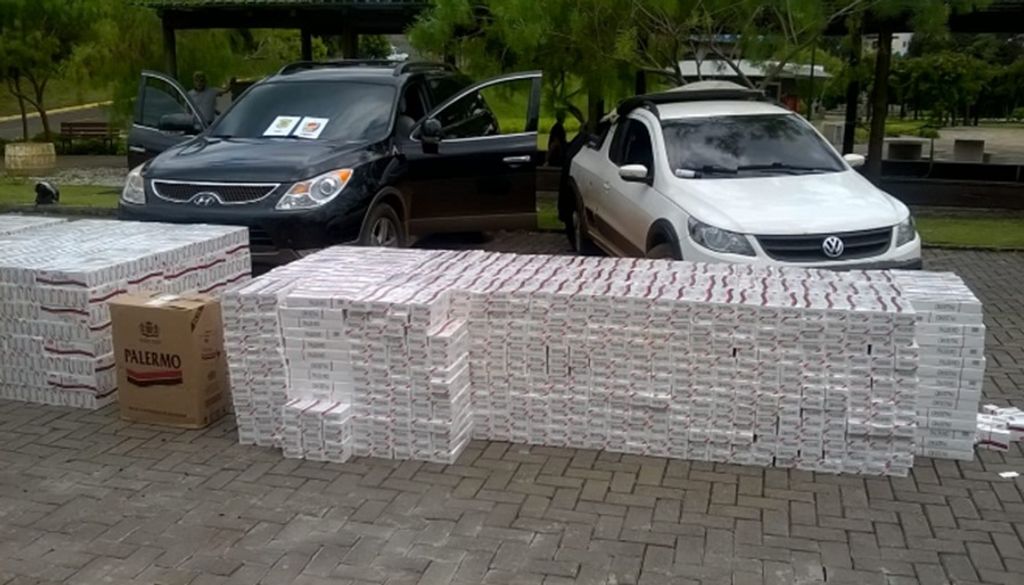 PM e PRF apreendem aproximadamente 50 mil maços de cigarros contrabandeados em Fraiburgo