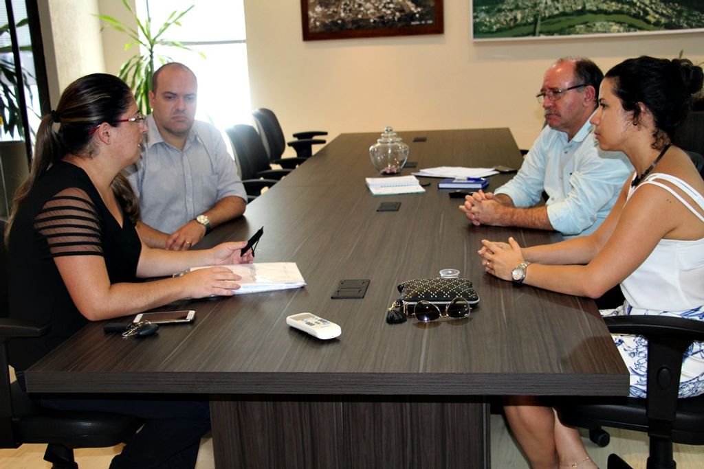Unoesc entrega projeto da Escola de Tempo Integral para Prefeitura de Joaçaba