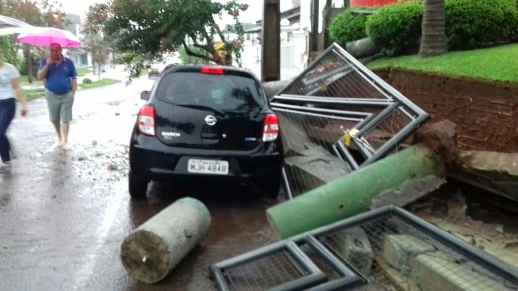 Vendaval destrói casa e atinge ao menos 4 municípios do Oeste