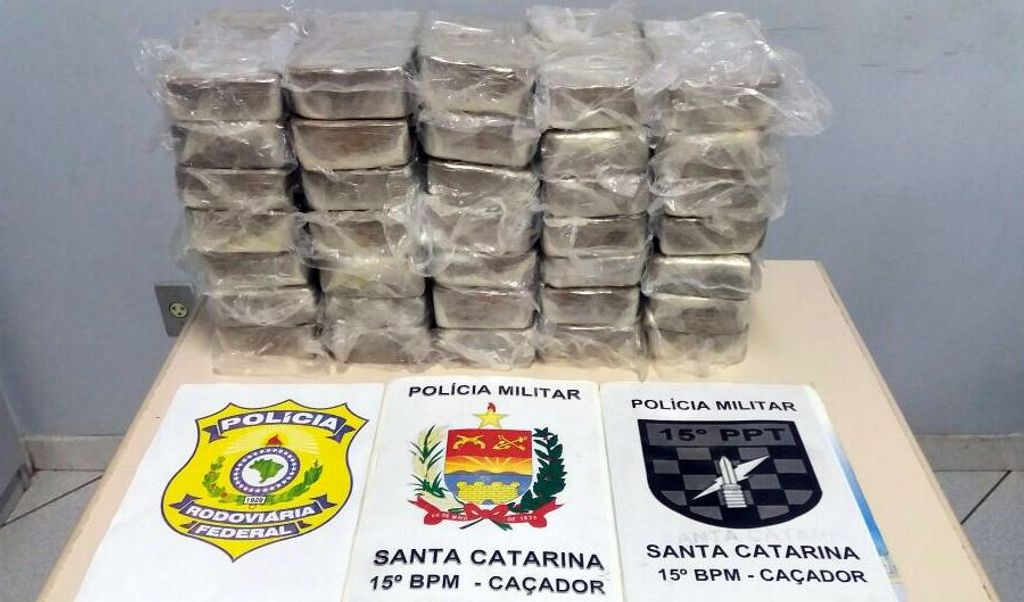 PRF e PM apreendem 35 kg de crack que vinha para Campos Novos