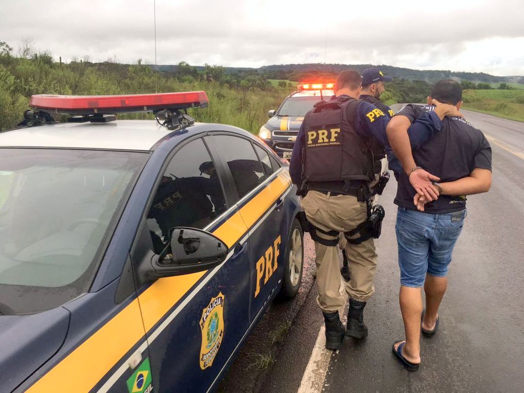 Homem com mandado de prisão por estupro é detido na BR 153 em Vargem Bonita