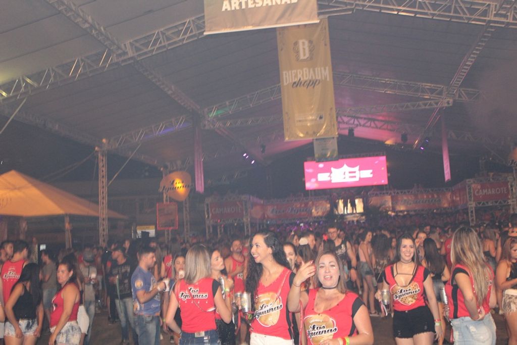 Primeira noite do Carnafolia 2018 agita a Praça da Catedral