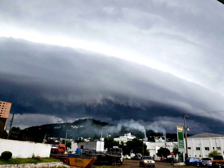 Nuvem de temporal sobre Joaçaba e Herval assusta pelo tamanho