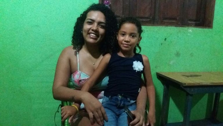 Menina de 7 anos chora na 1ª festa de aniversário e reação repercute na internet