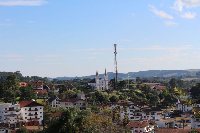 Final de semana de feriado terá tempo bom e calor fora de época na região