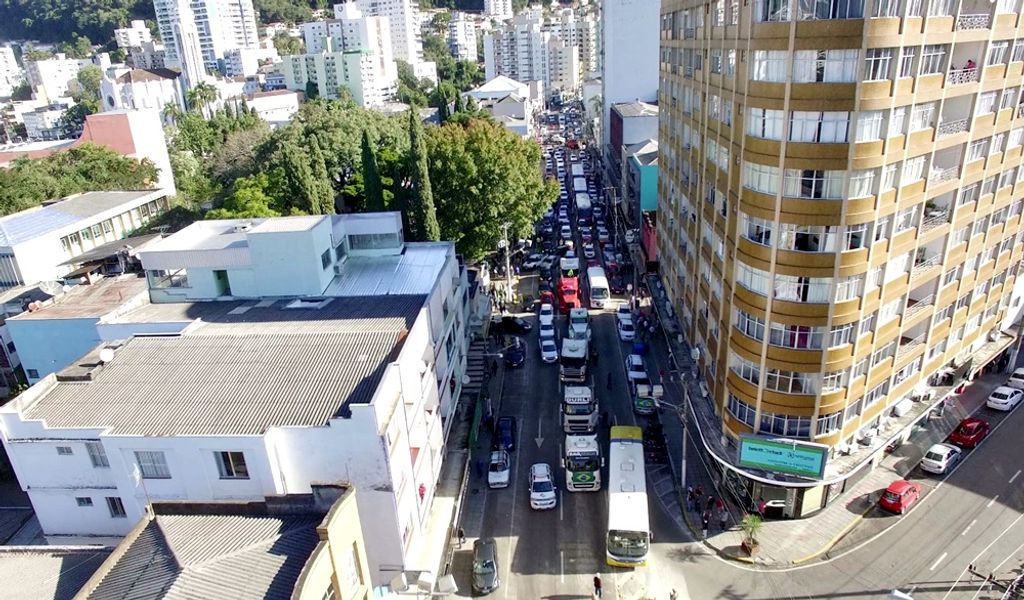 Manifestação a favor dos caminhoneiros reúne centenas de pessoas em Joaçaba