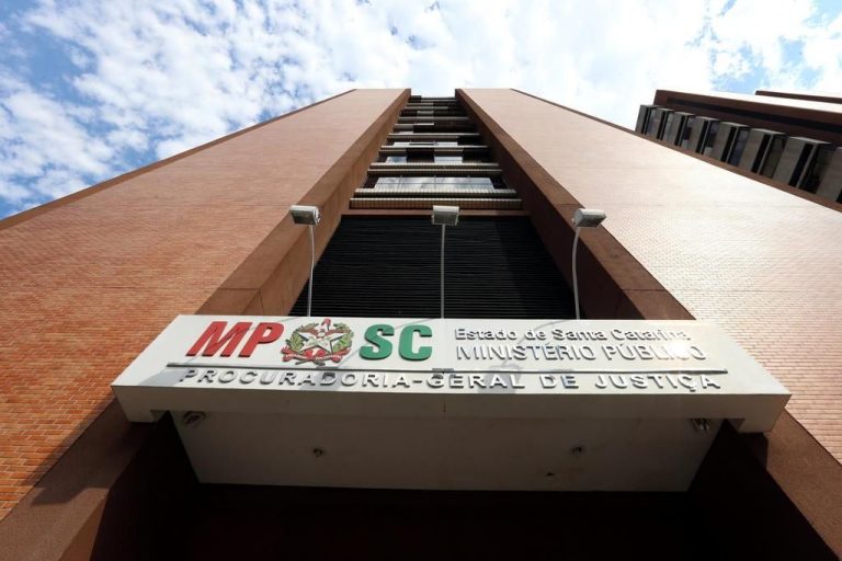 Nora do Prefeito de Água Doce é afastada do cargo de Secretária Municipal por nepotismo