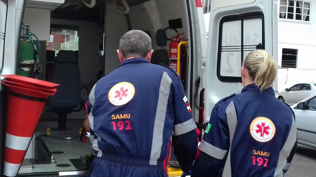 Batida entre motos deixa duas pessoas feridas na Getúlio Vargas