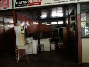 Vereador crítica o fato da antiga rodoviária ser utilizada como garagem