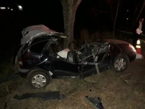 Grávida e homem morrem em acidente no Oeste