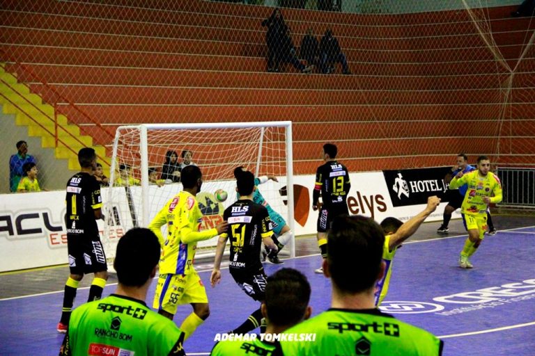 Joaçaba vence o líder da Divisão Especial de Futsal e assume o 2º lugar na competição