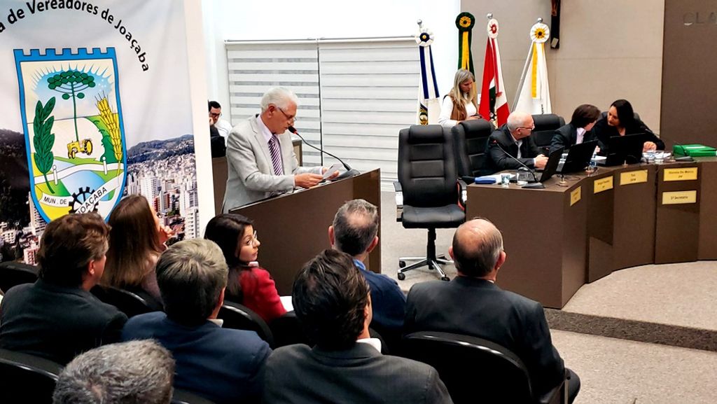 Promotor Protásio Campos Neto recebe homenagem pelos 20 anos de atuação na Comarca