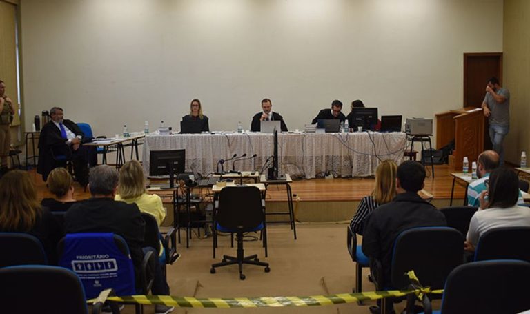 Alunos do curso de Direito da Unoesc presenciam júri popular
