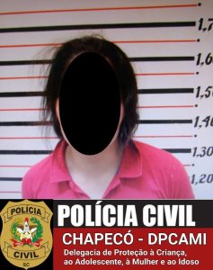 Polícia Civil prende em flagrante mãe que torturava filha em Chapecó