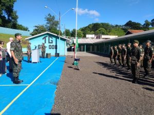 Tiro de Guerra de Joaçaba realiza solenidade alusiva ao Dia da Bandeira