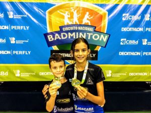 Alunos do Colégio Conexão são campeões da Copa do Brasil de Badminton