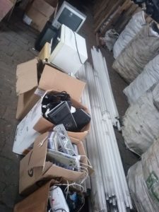 Recicla CDL coleta quase 400 quilos de lixo eletrônico em Joaçaba