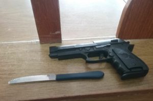 Aluno é apreendido com arma de brinquedo e faca em escola em Tangará