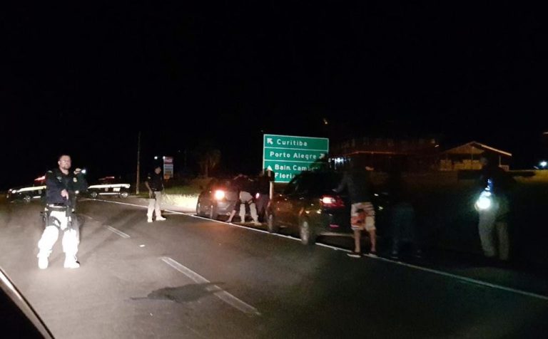 Vinho importado ilegalmente é apreendido na BR 282 em Irani