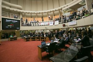 Deputados derrubam veto do governador que retirava recurso destinado aos hospitais filantrópicos de SC