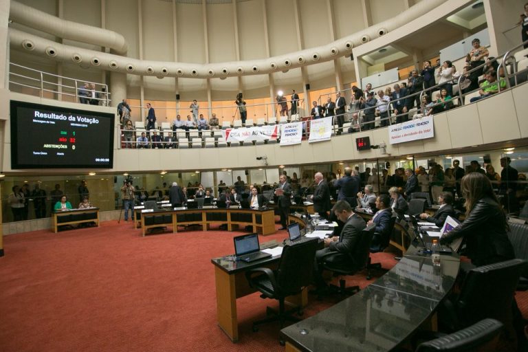 Deputados derrubam veto do governador que retirava recurso destinado aos hospitais filantrópicos de SC