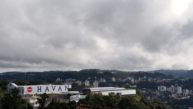 Previsão: tempo firme predomina, mas próximos dias podem ter chuva; entenda