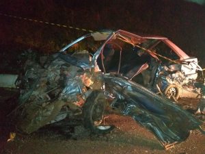 Acidente entre carro e caminhão mata motorista na BR 282