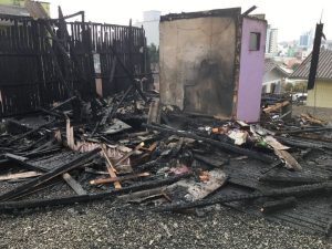 Residência é destruída por incêndio em Catanduvas