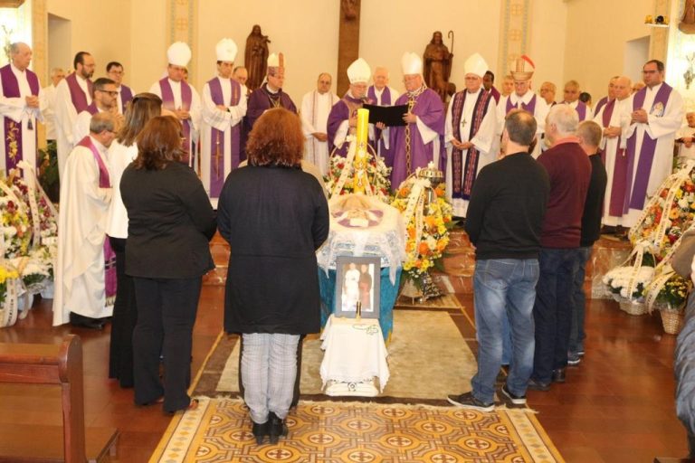 Dom Walmir é sepultado na cripta da Catedral Santa Teresinha em Joaçaba