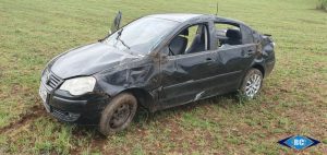 Veículo sai da pista e capota no Acesso Cidade Alta, em Capinzal