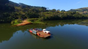 Quatro são resgatados após lancha afundar no Lago da Usina Hidrelétrica de Itá