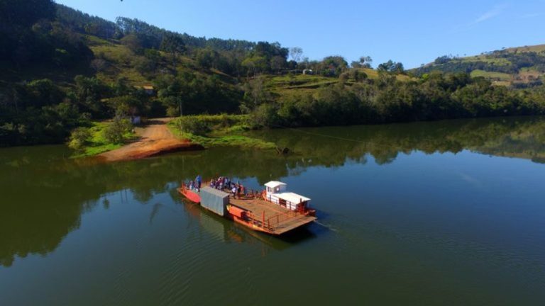 Quatro são resgatados após lancha afundar no Lago da Usina Hidrelétrica de Itá