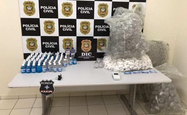 Polícia Civil fecha fábrica clandestina de álcool gel e prende três pessoas em Santa Catarina