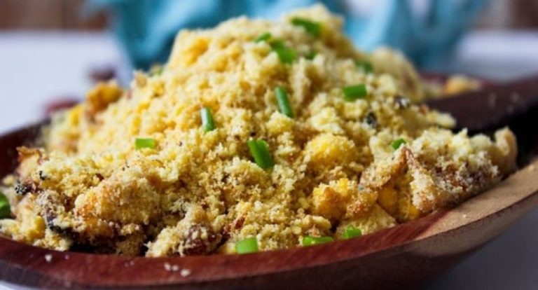 Três receitas de farofa para inspirar um menu criativo em casa