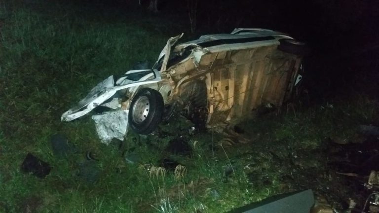 Acidente em Erval Velho deixa motorista preso nas ferragens