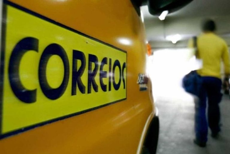 Funcionários dos Correios entram em greve em todo o país