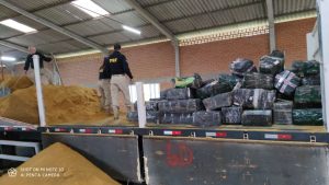PRF apreende mais de três toneladas de maconha na BR 282 em Erval Velho