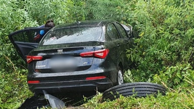 Acidente envolvendo dois veículos e um caminhão é registrado na BR-282 em Herval d´Oeste