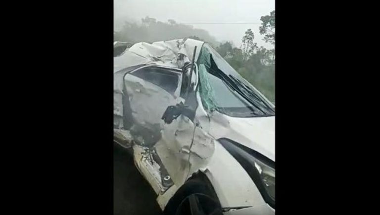 Casal morre após colisão com caminhão na SC-418
